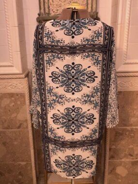 H & M Divided. Size Large. Chiffon Border Print Kimono Asymmetrical Blue B31